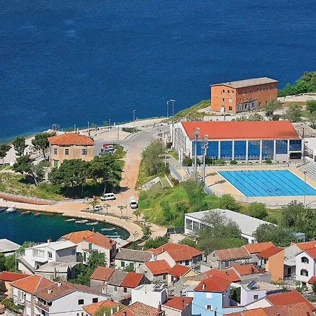 2 Bedroom Lovely In Holiday home Sibenik
