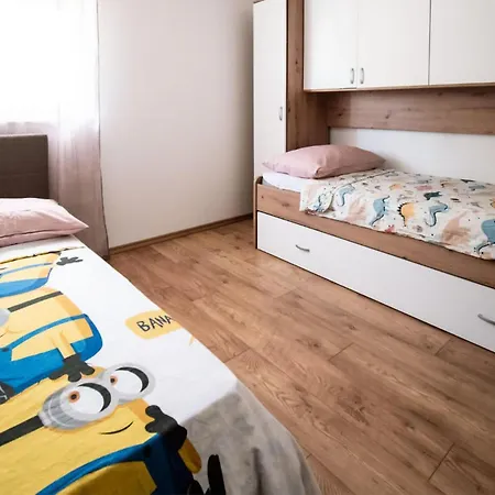2 Bedroom Awesome In Prázdninový dům *