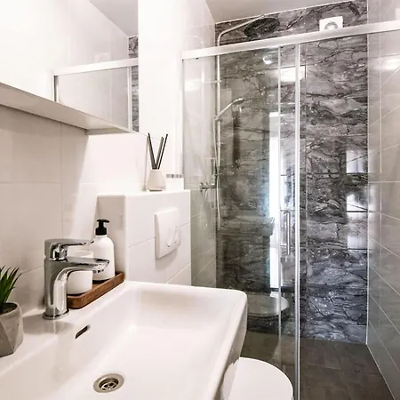 2 Bedroom Lovely In