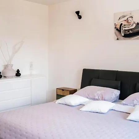 Semesterbostad 2 Bedroom Awesome In Šibenik