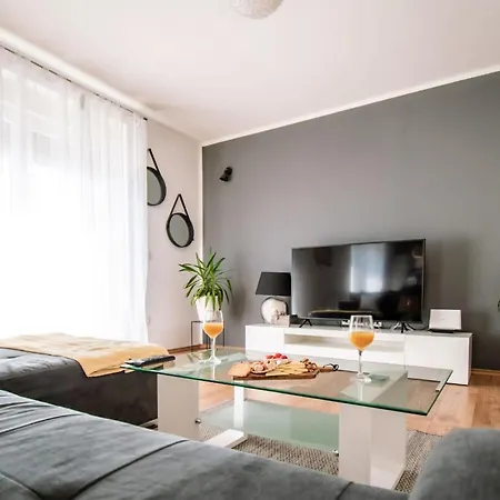 Semesterbostad 2 Bedroom Awesome In Šibenik