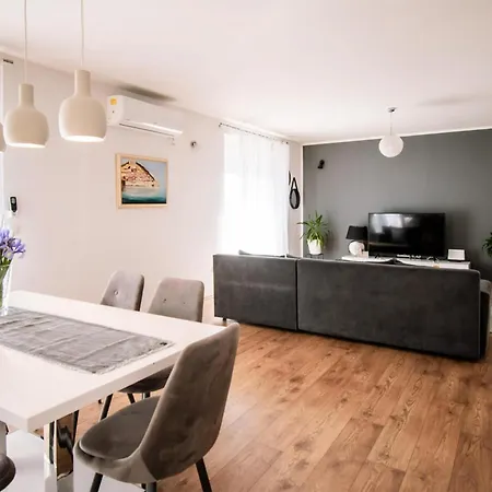 2 Bedroom Awesome In *