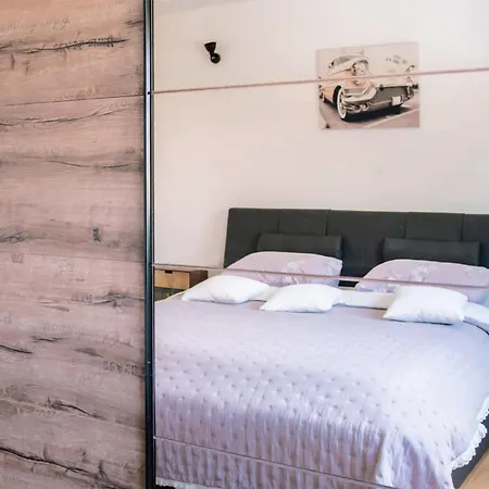 2 Bedroom Awesome In Šibenik