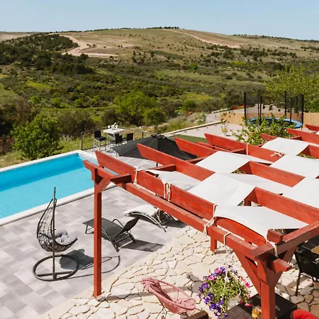 2 Bedroom Lovely In