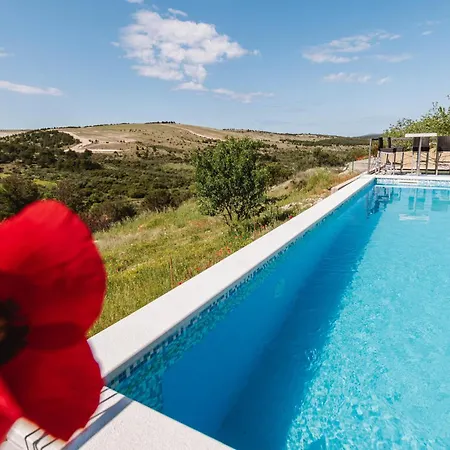 2 Bedroom Awesome In Semesterbostad Šibenik