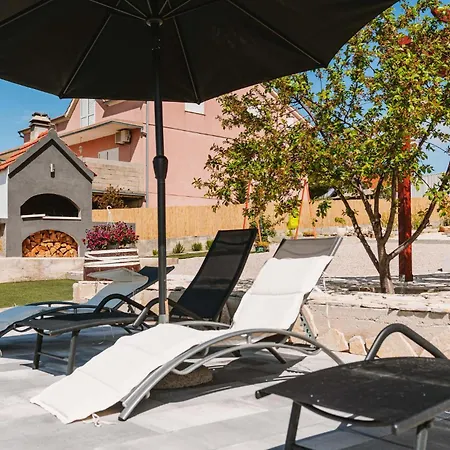 2 Bedroom Lovely In