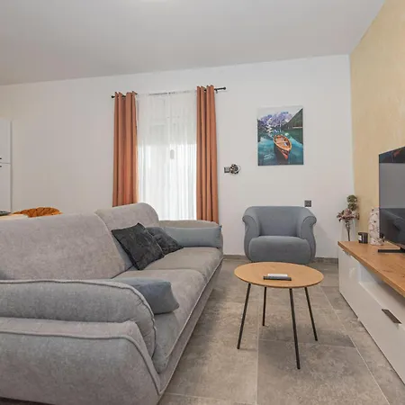2 Bedroom Lovely In *