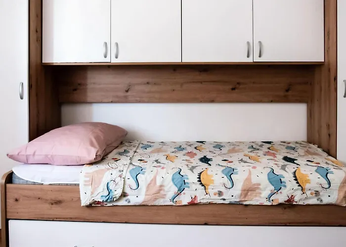 Feriehus 2 Bedroom Awesome In Šibenik