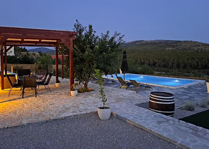 בית נופש 2 Bedroom Awesome In *