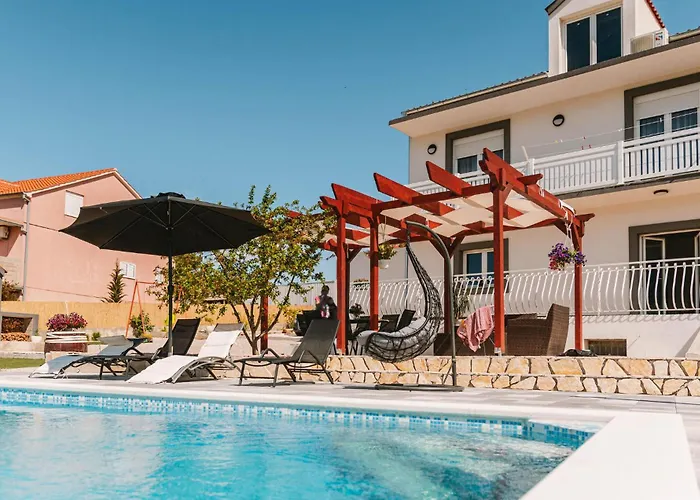 2 Bedroom Awesome In בית נופש שיבניק