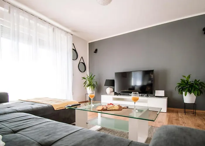 Feriehus 2 Bedroom Awesome In Šibenik