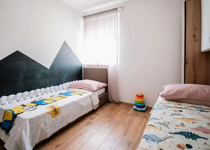 2 Bedroom Awesome In Feriehus Šibenik