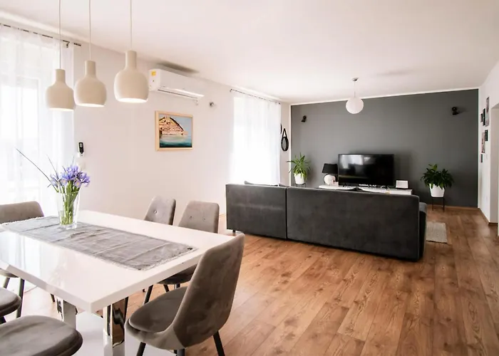 2 Bedroom Awesome In *