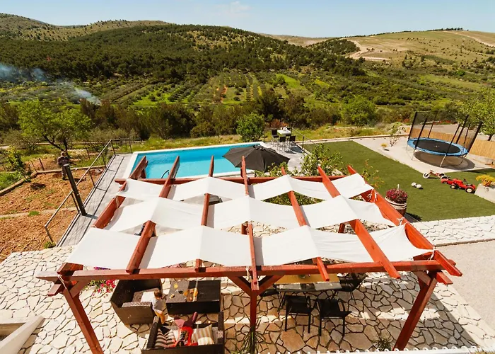 בית נופש 2 Bedroom Awesome In *