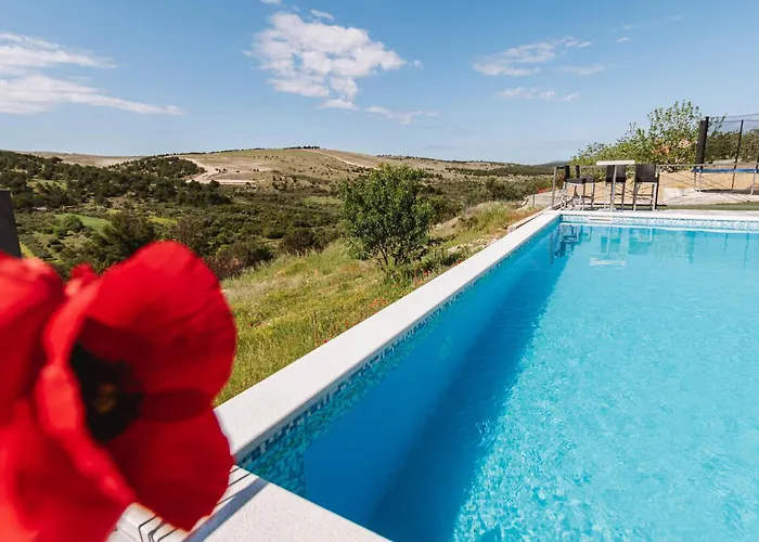 2 Bedroom Awesome In Feriehus Šibenik