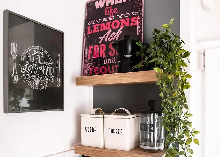 2 Bedroom Awesome In שיבניק