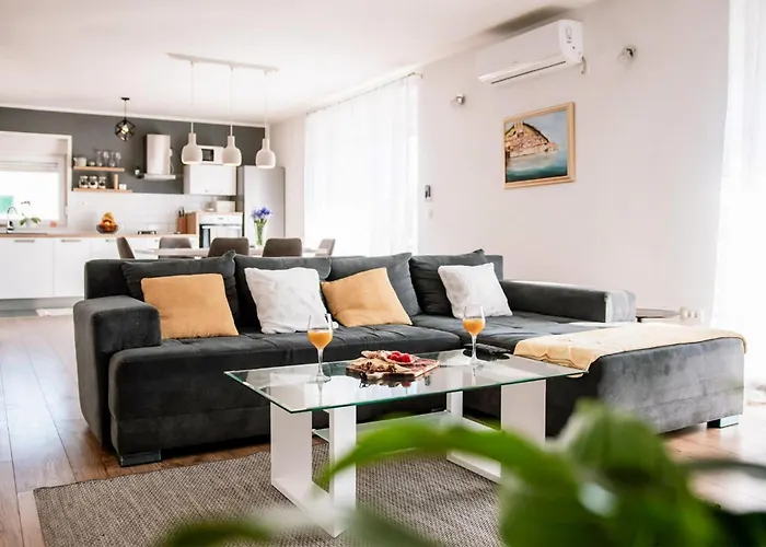 2 Bedroom Awesome In בית נופש