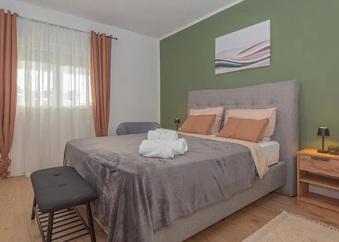 2 Bedroom Awesome In * שיבניק