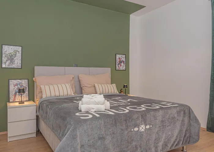 2 Bedroom Awesome In שיבניק