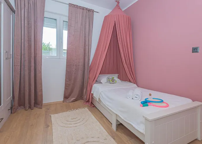 2 Bedroom Awesome In * Šibenik