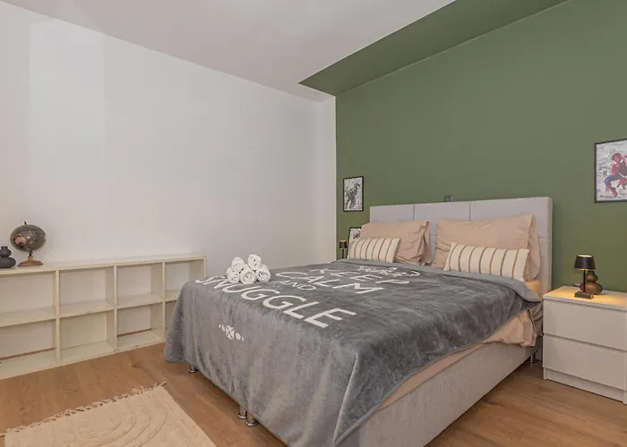 בית נופש 2 Bedroom Awesome In *