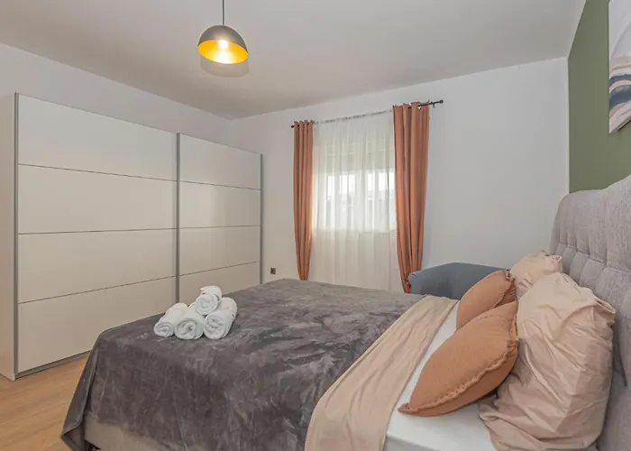 2 Bedroom Awesome In Feriehus Šibenik