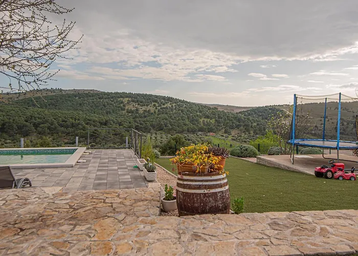 2 Bedroom Awesome In Šibenik