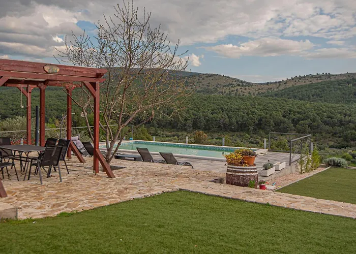 2 Bedroom Awesome In בית נופש *